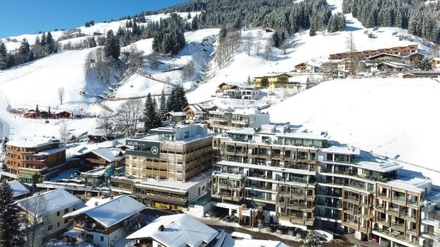 ADLER Resort Hinterglemm, bazén s okouzlujícími výhledy