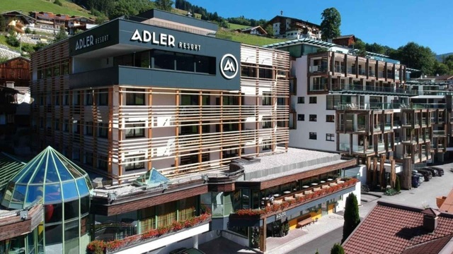 ADLER Resort Hinterglemm, bazén s okouzlujícími výhledy