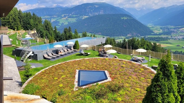 Alpin Panorama Hotel HUBERTUS, vstupní brána do Kronplatz