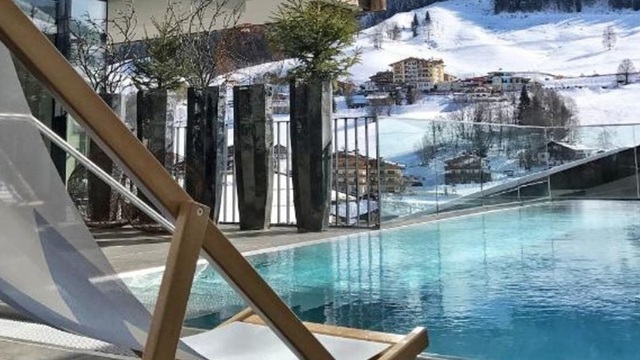 ADLER Resort Hinterglemm, bazén s okouzlujícími výhledy