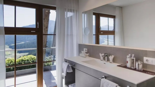 Alpin Panorama Hotel HUBERTUS, vstupní brána do Kronplatz