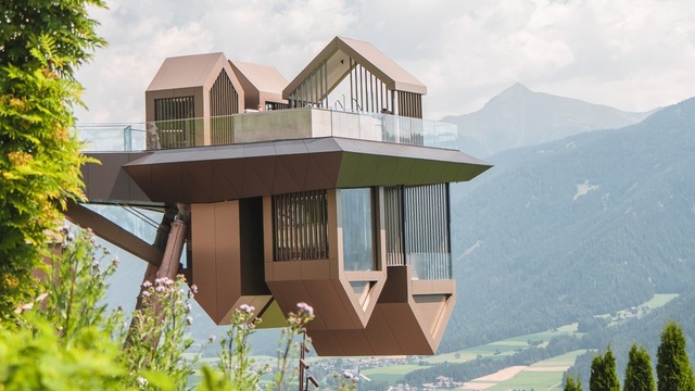 Alpin Panorama Hotel HUBERTUS, vstupní brána do Kronplatz