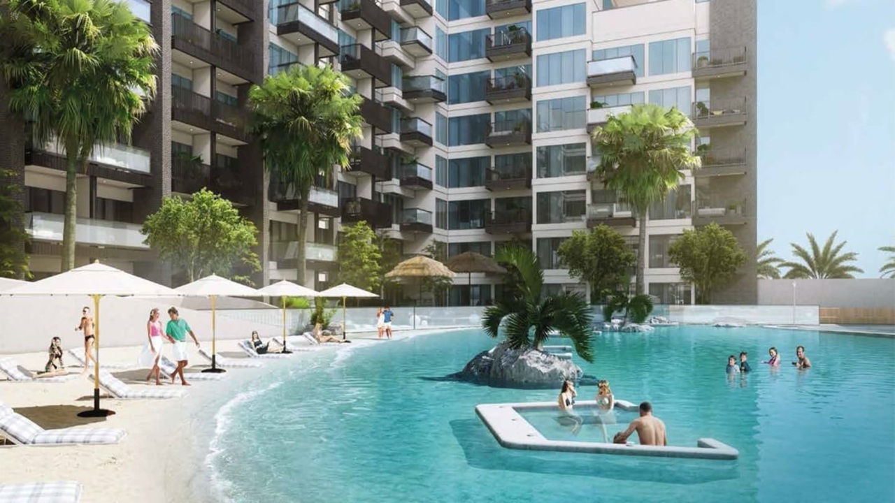 Azizi Beach Oasis - modrá laguna přímo před domem